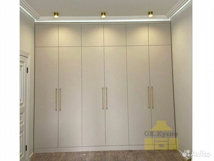 Шкаф двухстворчатый