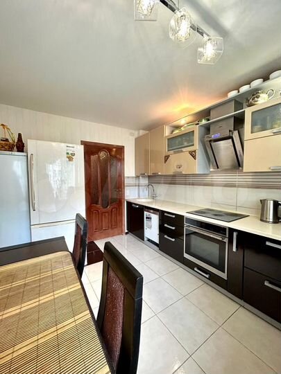 3-к. квартира, 94 м², 1/6 эт.