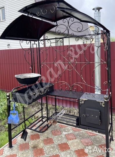 Мангал с крышей