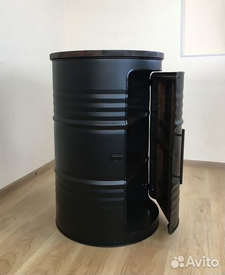 Бочка с дверцей и полками