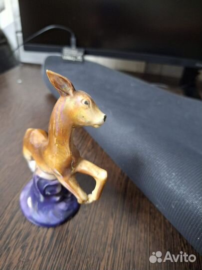 Фарфоровая статуэтка олененок