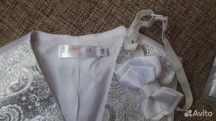 Жилет с бабочкой на рост.110 новый