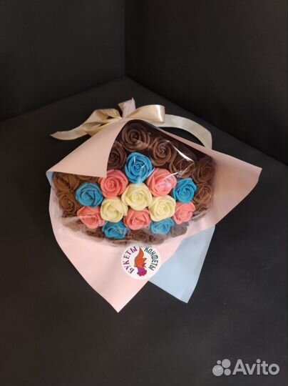 Букет - 29 Роз из Молочного и Белого Шоколада