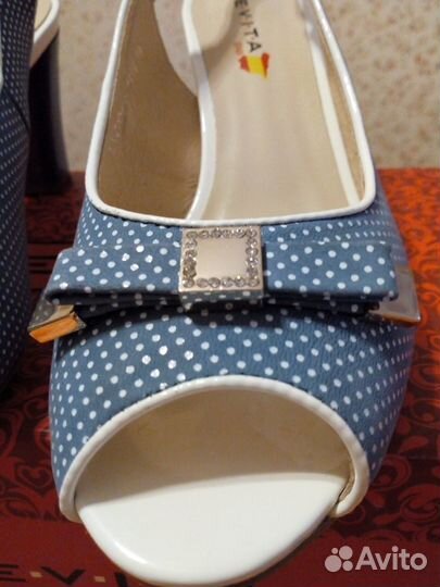 Голубые новые кожаные босоножки,39р, Evita