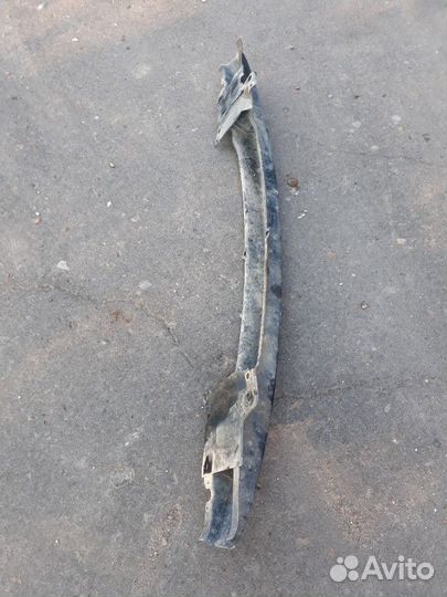 Усилитель переднего бампера vw golf 4