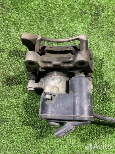 Суппорт задний левый Volkswagen Passat B6 CDA 2010