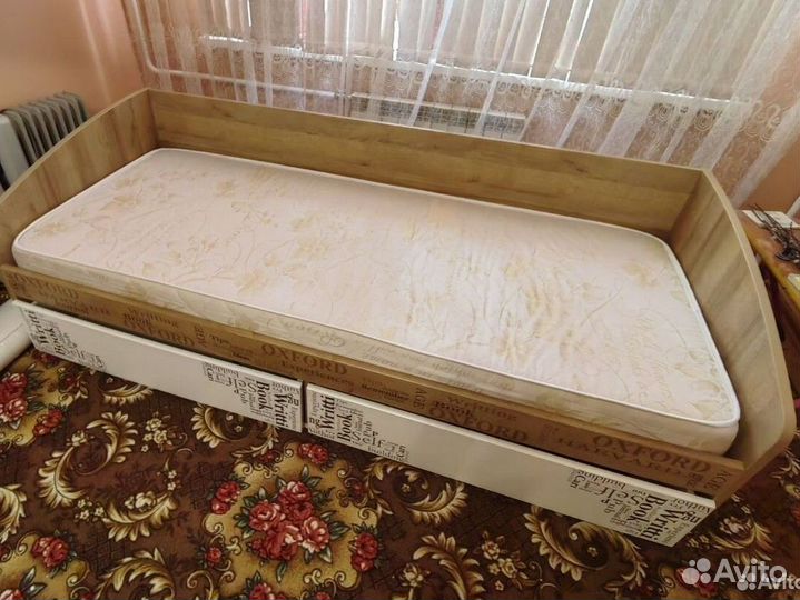 Кровати с матрасами, б/у 1 год