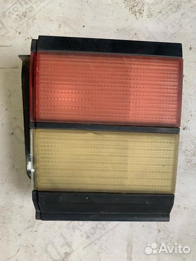 Фонарь крышки багажника левый Volkswagen Passat B3