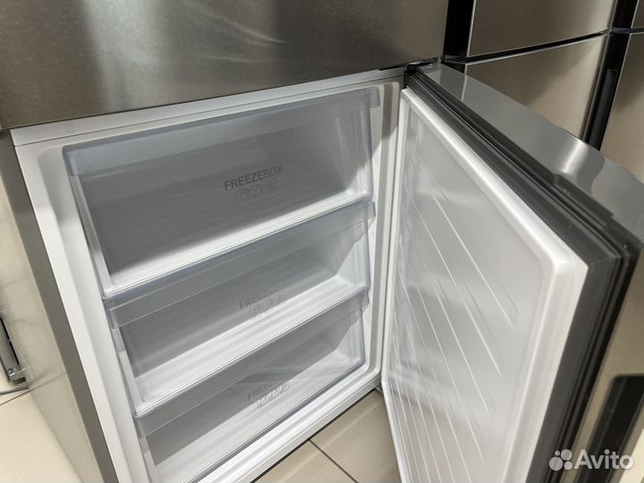 Холодильник-морозильник Haier C4F744CMG