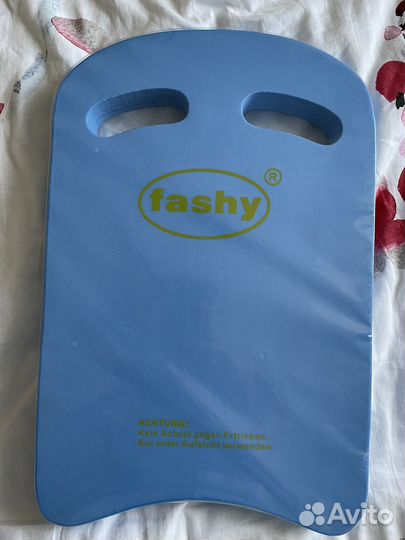 Доска и колобашка для плавания