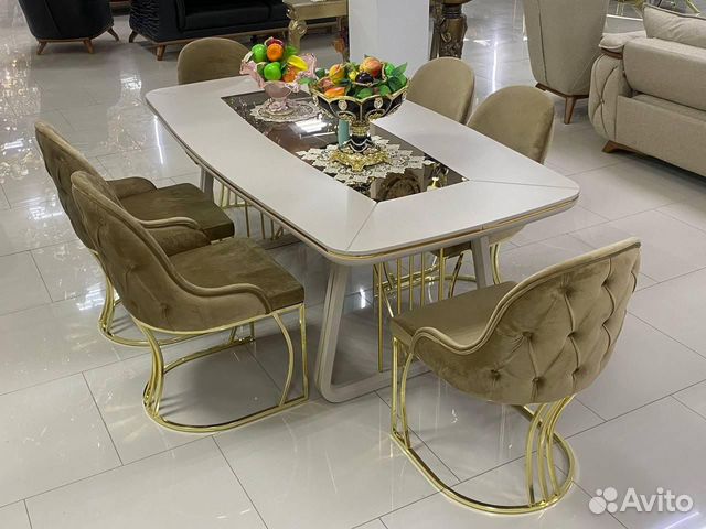 Кухонный стол и стулья