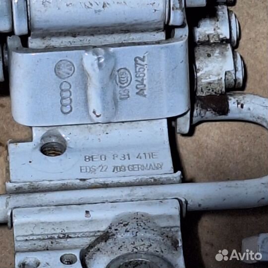 Петли двери Audi A3 8P Левые передние