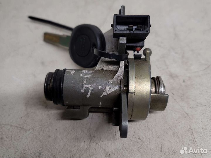 Личинка замка багажника Audi A4 8E 2001-2005