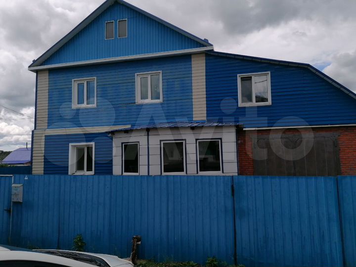 Коттедж 220 м² на участке 10 сот.