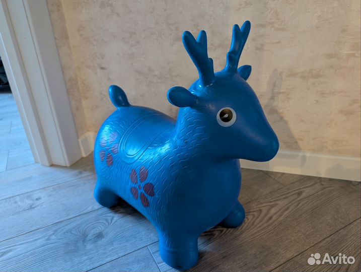 Надувной олень попрыгун