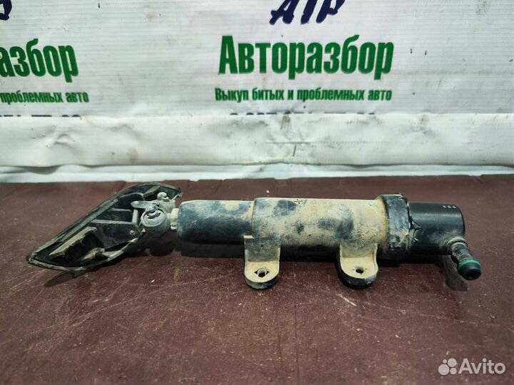 Форсунка омывателя фар правая Skoda Superb 2