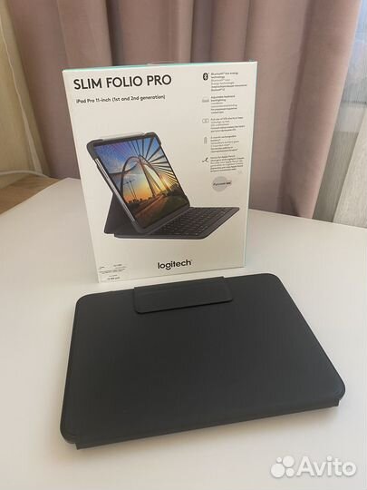 Чехол-клавиатура Logitech для iPad Pro 11 (2020)