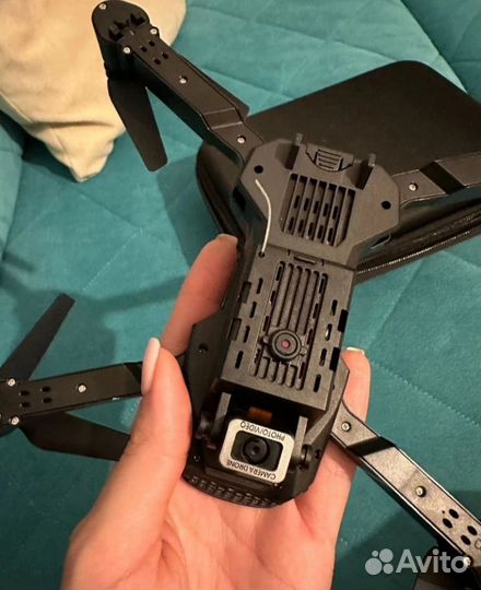 Квадракоптер E88 pro