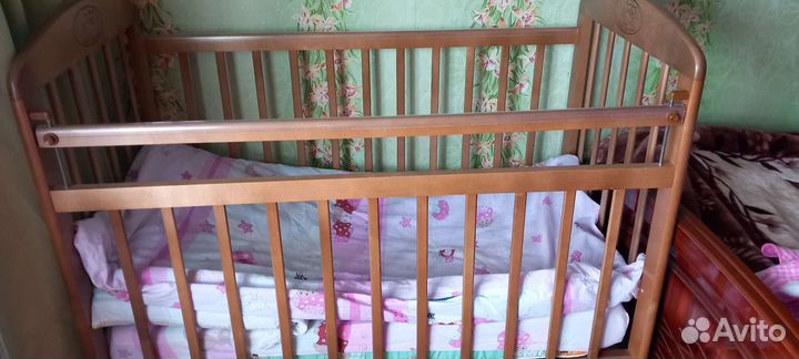 Детская кроватка с поперечным маятником