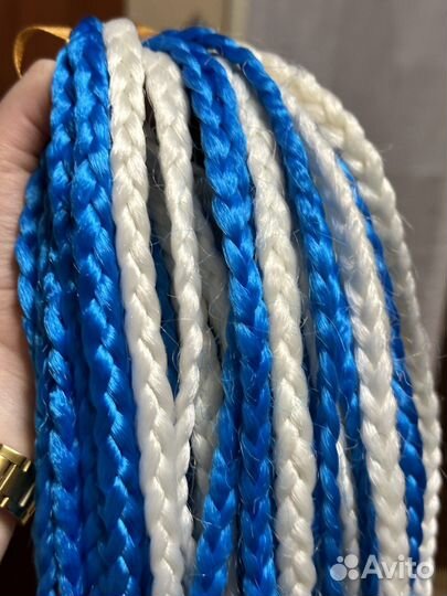 Косы из канеколона 50 см бело-голубые