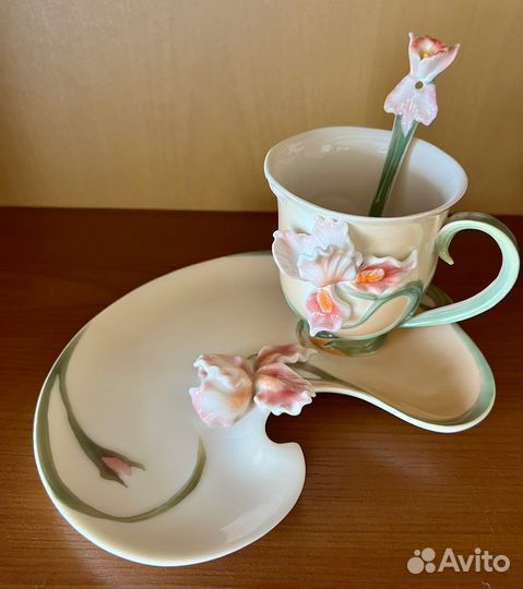 Фарфоровая чайная пара с ложечкой