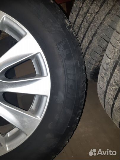 Michelin Latitude Tour HP 215/65 R16