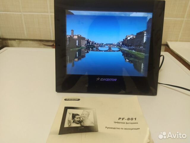 Цифровая фоторамка Digma PF-801 с пультом