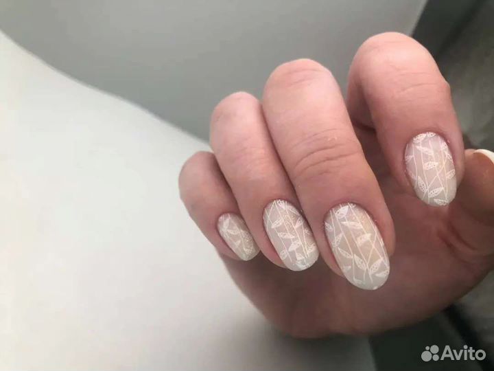 Маникюр в салоне