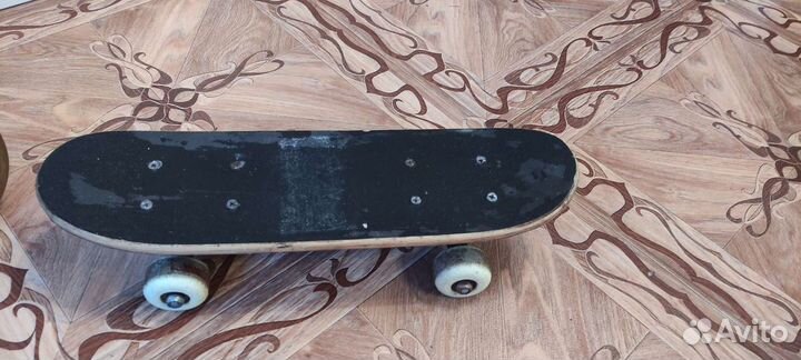 Самокат и скейт