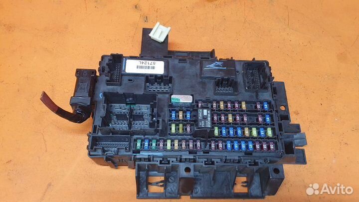 Блок предохранителей салонный Ford Explorer U502