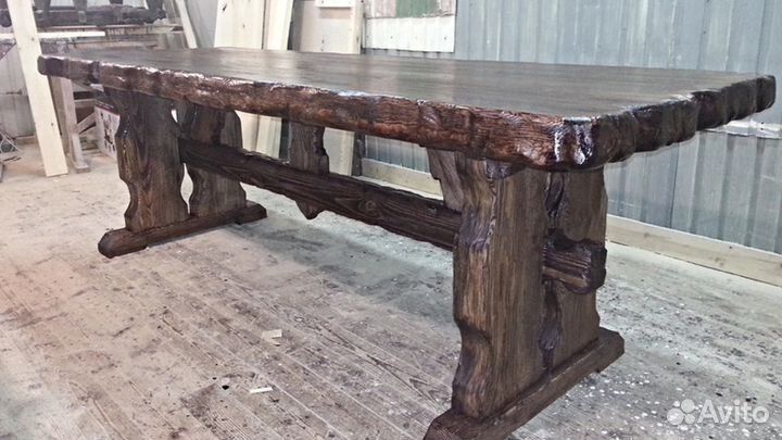 Стол из дерева
