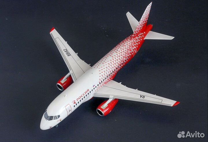 Модель самолета суперджет