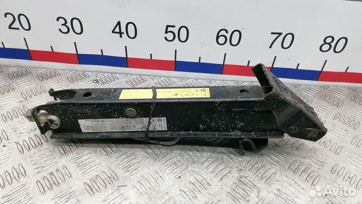 Домкрат на Volkswagen Tiguan 1