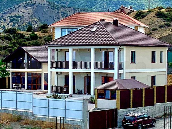 Дом 223 м² на участке 8 сот.