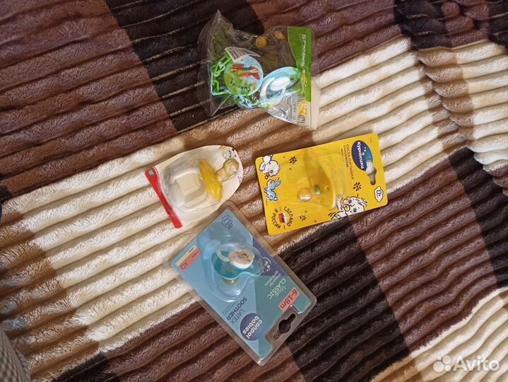 Соски пустышки новые латексные