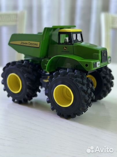 Джип внедорожник John Deere