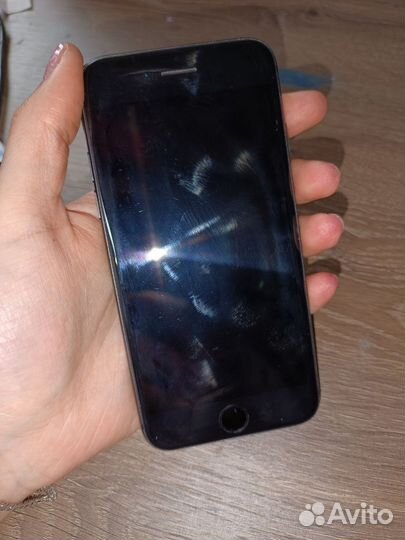 Телефон iPhone 8