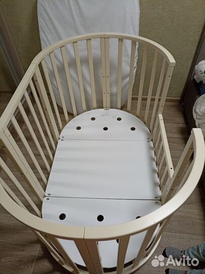 Детская кроватка с универсальным маятником