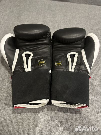 Боксерские перчатки