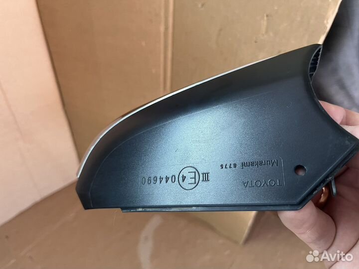 Накладка правая хром зеркала Toyota Camry 70