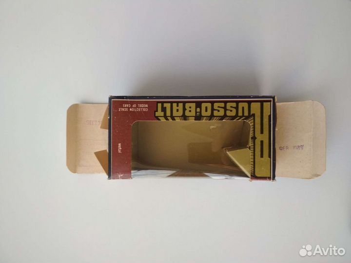 Модель автомобиля 1:43