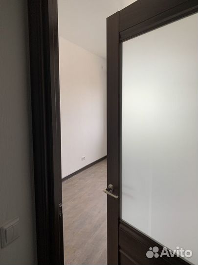 Дверь межкомнатная со стеклом