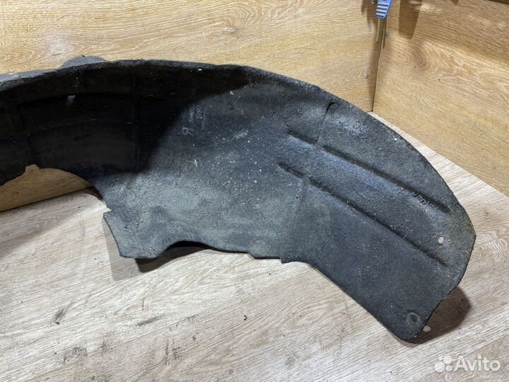 Подкрылок задний правый Ford Focus 2 1704442