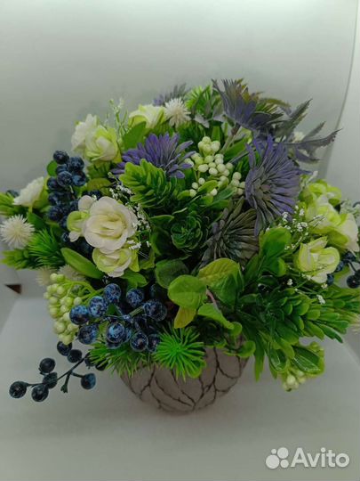 Цветочная композиция. Искусственные цветы. Декор