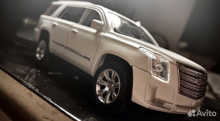 Cadillac escalade 1:32