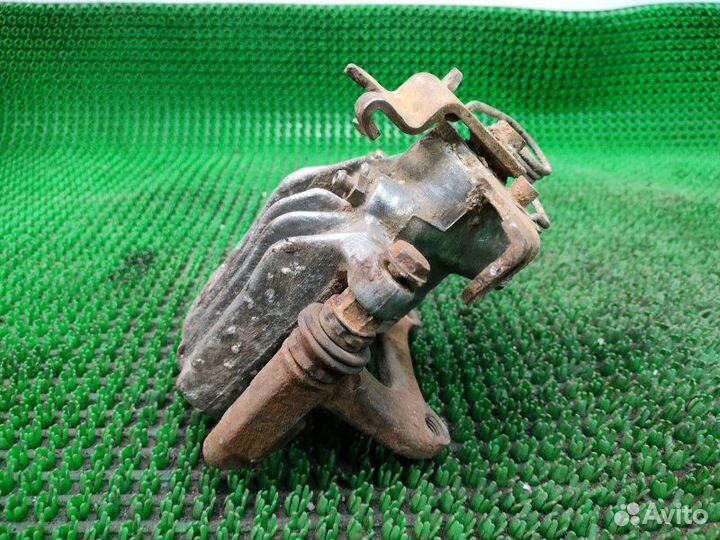 Суппорт задний правый Volkswagen Passat B5 2000