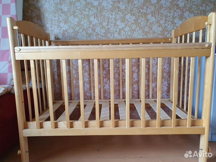 Детская кроватка с матрасом