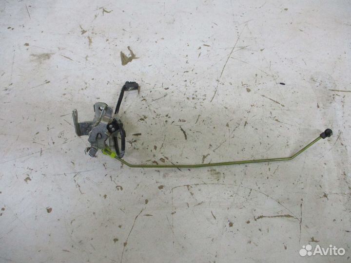 Электрозамок крышки багажника Тойота Королла E-150