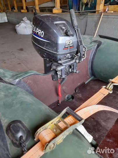 Лодка моторая