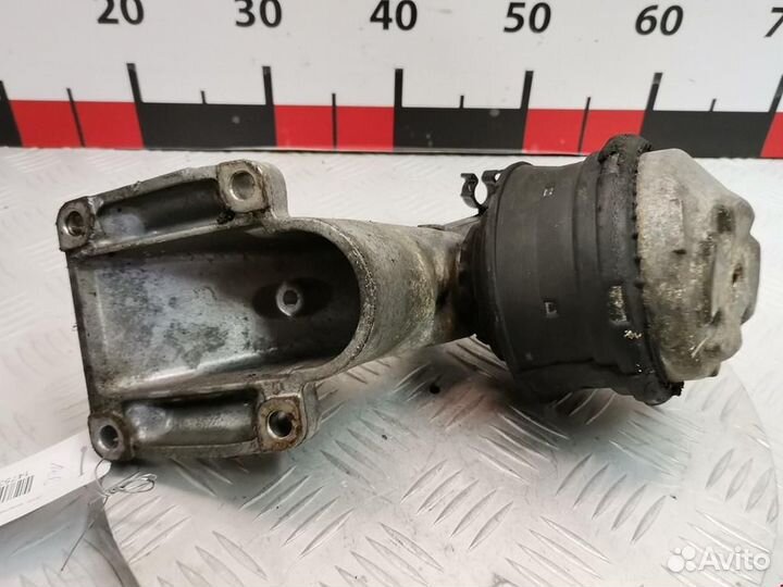 Кронштейн двигателя Mercedes-Benz C-Класс